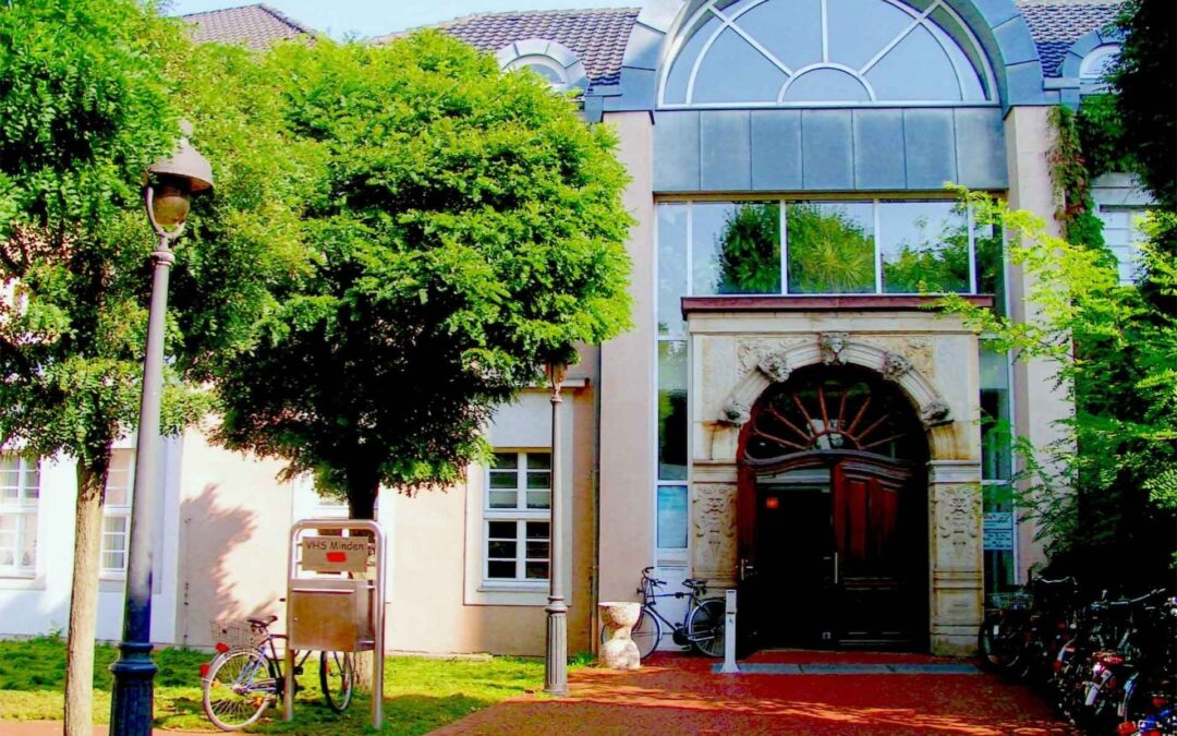 Zwischen Pflichtaufgabe und Zukunftsauftrag – Eine Erwiderung auf die datenbasierte Replik zur Frage, wie die Volkshochschule der Zukunft aussieht